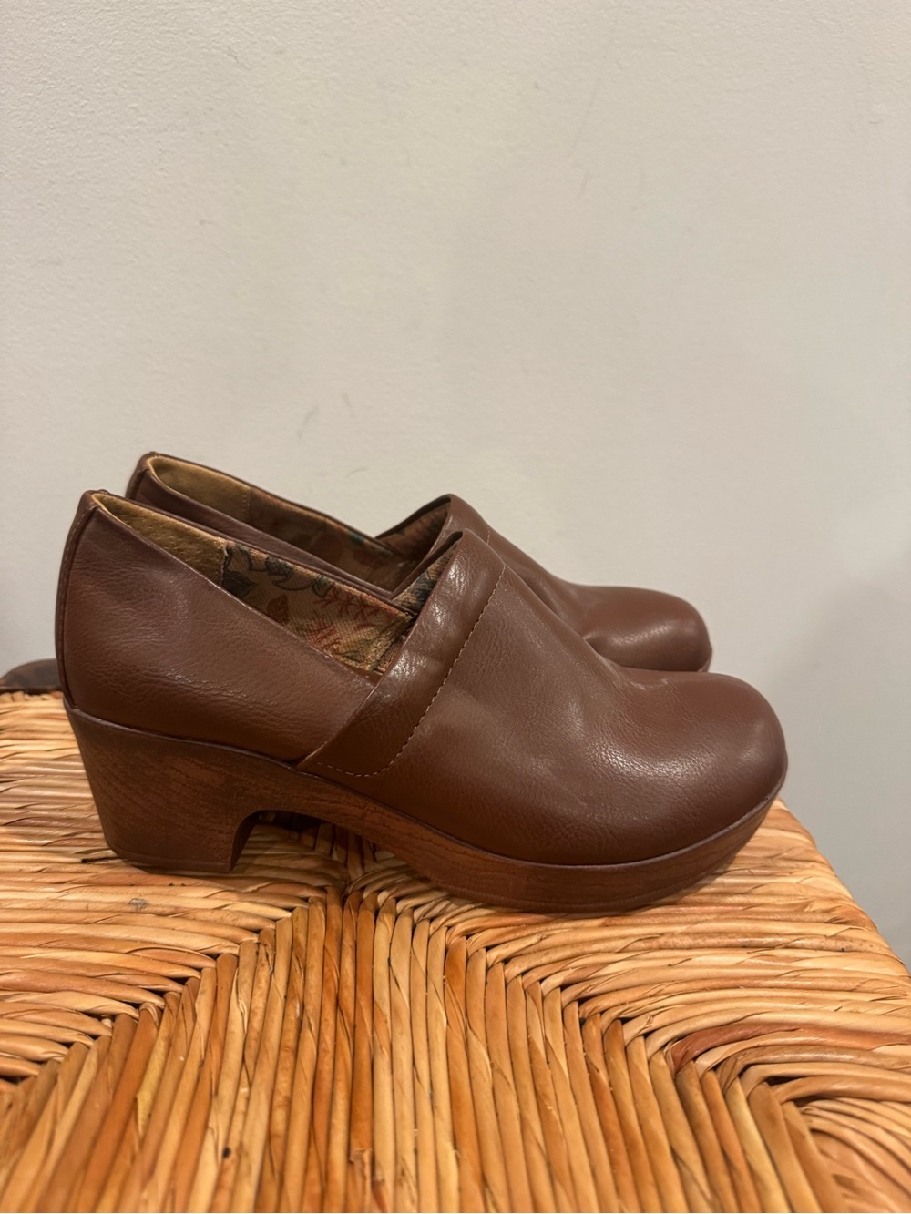 Women’s BOC Brown Leather Low Block Heel Clogs size 7 - Picture 3 of 6